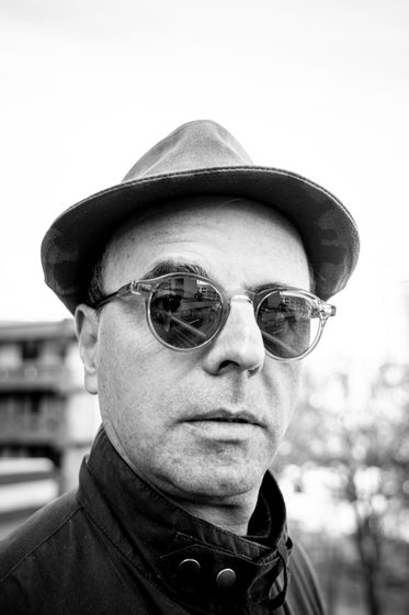 Retrato con sombrero, Concepción